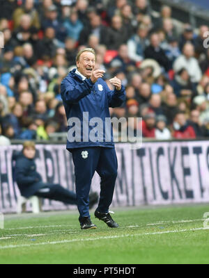 Il manager dei Cardiffs Neil Warnock durante la partita di Premier League tra il Tottenham Hotspur e il Cardiff City al Wembley Stadium , Londra , 06 ottobre 2018 foto Simon Dack / Telephoto Images. Solo per uso editoriale. Niente merchandising. Per le immagini di calcio si applicano le restrizioni fa e Premier League, incluso l'utilizzo di Internet/dispositivi mobili senza licenza FAPL. Per ulteriori informazioni, contattare Football Dataco Foto Stock