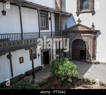 Viste del Patio de los Naranjos, Cortile di alberi di arancio, nella Cattedrale di Santa Ana a Las Palmas, Isole Canarie, Spagna Foto Stock