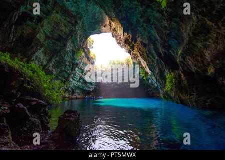 Famoso lago melissani sull'isola di Cefalonia - Grecia Foto Stock