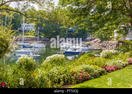 Barche nel porto di Perkins Cove in Ogunquit Maine negli Stati Uniti Foto Stock