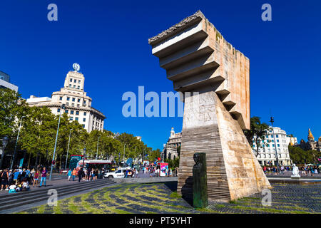 Monumento al catalano leader politico Francesc Macià dallo scultore Josep Maria Subirachs, Plaça de Catalunya, Barcelona, Spagna Foto Stock