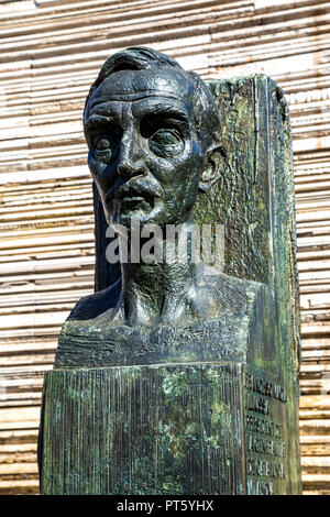 Monumento al catalano leader politico Francesc Macià dallo scultore Josep Maria Subirachs, Plaça de Catalunya, Barcelona, Spagna Foto Stock