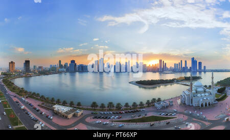 Shot presi per il famoso lago di Khalid in Sharjah - EMIRATI ARABI UNITI durante il festival della luce Foto Stock