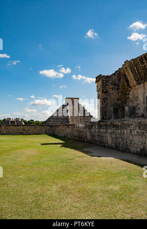 Piramide di Kukulkan a Chichen Itza. Questo è uno dei più importanti edifici della città antica di Chichen-Itza. Foto Stock