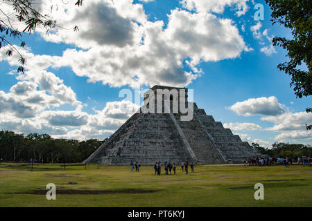 Piramide di Kukulkan a Chichen Itza. Questo è uno dei più importanti edifici della città antica di Chichen-Itza. Foto Stock