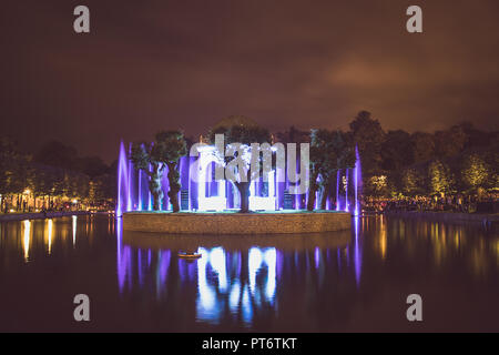 Notte di acqua e luce mostra in Kadrioru park, Estonia Tallinn Foto Stock