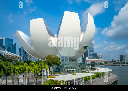 Singapore, Singapore - 10 agosto 2018: skyline di Singapore dalla marina bay Foto Stock