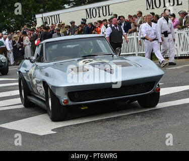 Marco Attard, Mat Jackson, Chevrolet Corvette Stingray, Royal Automobile Club TT celebrazione, chiuso il cockpit vetture GT, 1960 - 1964, Goodwood 2 Foto Stock