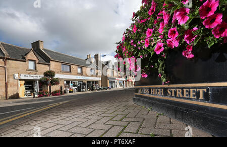 Negozi di High Street in Alness, Ross and Cromarty, Scotland, Regno Unito Foto Stock