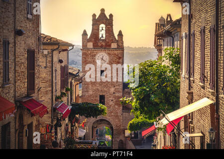 Piccolo villaggio di scena in Italia Gradara Provincia di Pesaro Marche Foto Stock