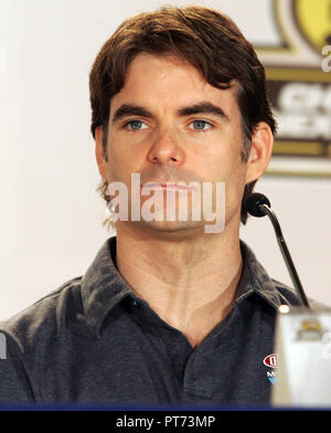 NASCAR Nextel Cup. Il pilota Jeff Gordon, secondo in punti per il campionato trofeo, risolve la media al Doral Country Club, in Miaimi il 15 novembre 2007. Foto Stock