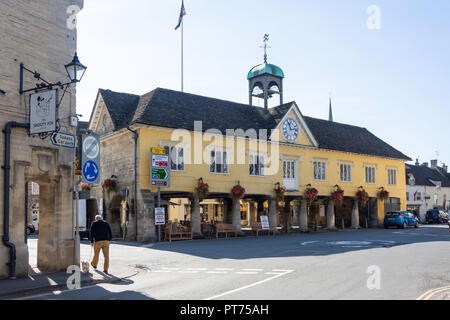 Xvii secolo casa mercato, Market Place Tetbury, Cotswold distretto, Gloucestershire, England, Regno Unito Foto Stock