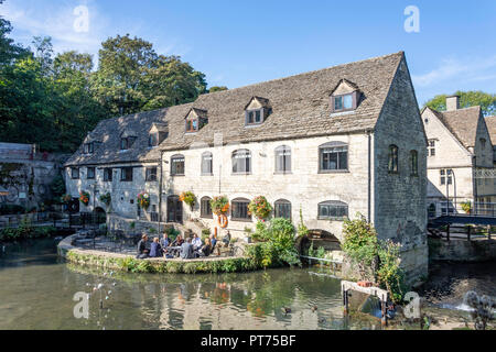 Xvi secolo Egypt Mill Hotel e ristorante, Stroud Road, Nailsworth, Gloucestershire, England, Regno Unito Foto Stock