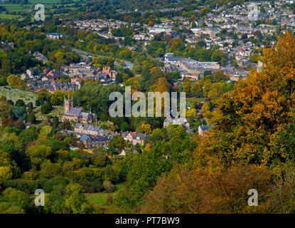 Derbyshire, Regno Unito. 7 Ott 2018. Glorioso autunno Meteo nel Derbyshire Peak District guardando verso il basso sulla città di Matlock. Credito: Robert Morris/Alamy Live News Foto Stock