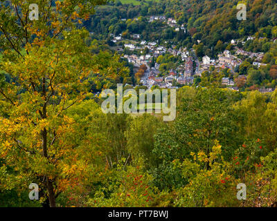 Derbyshire, Regno Unito. 7 Ott 2018. Glorioso autunno Meteo nel Derbyshire Peak District guardando in giù sul villaggio di Matlock Bath. Credito: Robert Morris/Alamy Live News Foto Stock