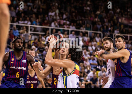 Barcellona, Spagna. 7 Ott 2018. Michele Vitali, #33 di Morabanc Andorra in azioni durante la Liga Endesa match tra FC Barcelona e Lassa Morabanc Andorra su ottobre 07, 2018 a Palau Blaugrana, Barcellona, Spagna. Credit: AFP7/ZUMA filo/Alamy Live News Foto Stock