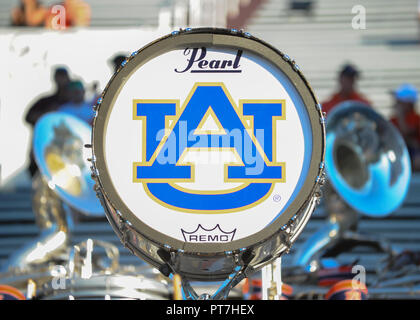 Starkville, MS, STATI UNITI D'AMERICA. 06 ott 2018. Auburn Tigers marching band gli strumenti durante il NCAA Football gioco tra la Auburn Tigers e la Mississippi State Bulldogs a Davis Wade Stadium di Starkville. La Mississippi State sconfitto Auburn, 23-9. Kevin Langley/CSM/Alamy Live News Foto Stock