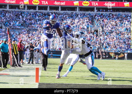 Charlotte, North Carolina, Stati Uniti d'America. Il 7 ottobre, 2018. New York Giants running back Saquon Barkley (26) segnando un TD presso la Bank of America Stadium di Charlotte, NC. Carolina Panthers andare a vincere da 33 a 31 al di sopra della New York Giants. Credito: Jason Walle/ZUMA filo/Alamy Live News Foto Stock