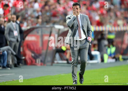 Lisbona, Portogallo Portogallo. Il 7 ottobre, 2018. Rui VitÃ³ria di SL Benfica visto in azione durante il campionato NN. 2018/19 partita di calcio tra SL Benfica vs FC Porto. Credito: David Martins SOPA/images/ZUMA filo/Alamy Live News Foto Stock