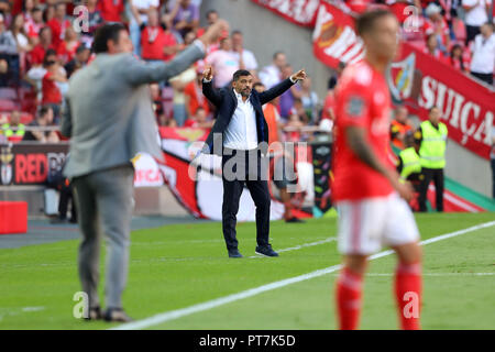 Lisbona, Portogallo Portogallo. Il 7 ottobre, 2018. Sérgio ConceiçÃ£o di FC Porto visto in azione durante il campionato NN. 2018/19 partita di calcio tra SL Benfica vs FC Porto. Credito: David Martins SOPA/images/ZUMA filo/Alamy Live News Foto Stock