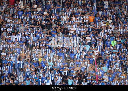 Lisbona, Portogallo Portogallo. Il 7 ottobre, 2018. FC Porto sostenitori visto in azione durante il campionato NN. 2018/19 partita di calcio tra SL Benfica vs FC Porto. Credito: David Martins SOPA/images/ZUMA filo/Alamy Live News Foto Stock