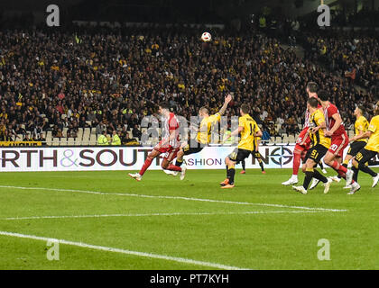 Atene, Grecia, Grecia. Il 7 ottobre, 2018. Olympiakos' Ahmed Hassan visto in azione durante il loro greco Super League Soccer Match allo stadio Olimpico. Credito: Dimitris Lampropoulos SOPA/images/ZUMA filo/Alamy Live News Foto Stock