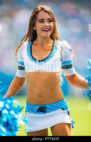 Charlotte, Stati Uniti d'America. 7 Ott 2018. Un Carolina Panthers cheerleader durante la NFL partita di calcio tra New York Giants e Carolina Panthers domenica 7 ottobre 2018 a Charlotte, NC. Giacobbe Kupferman/CSM Credito: Cal Sport Media/Alamy Live News Foto Stock