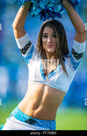 Charlotte, Stati Uniti d'America. 7 Ott 2018. Un Carolina Panthers cheerleader durante la NFL partita di calcio tra New York Giants e Carolina Panthers domenica 7 ottobre 2018 a Charlotte, NC. Giacobbe Kupferman/CSM Credito: Cal Sport Media/Alamy Live News Foto Stock