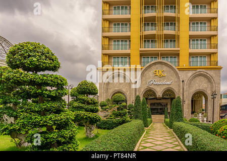 PATTAYA,THAILANDIA - Aprile 17,2018: LC Presidente Hotel Questo grande,i nuovi e costosi hotel è nella terza strada.Si tratta di un hotel di prima classe con un piccolo giardino in f Foto Stock