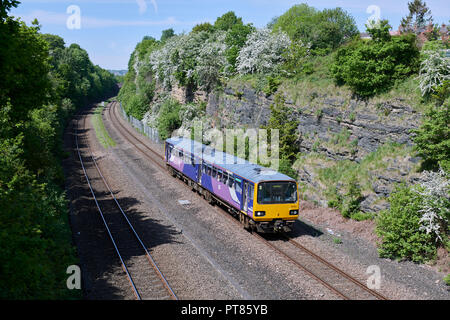 144013 capi treni nord 2O69 11:31 Huddersfield - Wakefield Westgate a Horbury. Il 15 maggio 2018. Foto Stock