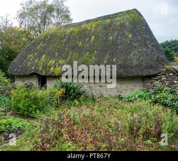 Esterno di un Crofters casolare e orto al Ryedale Folk Museum in Hutton Le Hole North Yorkshire England Regno Unito Foto Stock