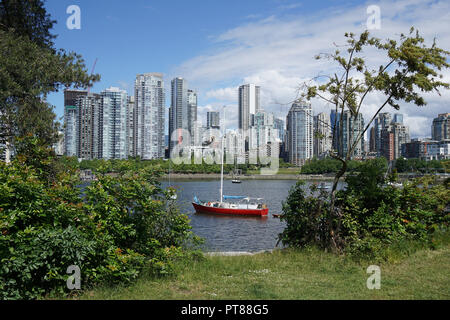 Vista sul centro cittadino di Vancouver presso False Creek, British Columbia, Canada Foto Stock