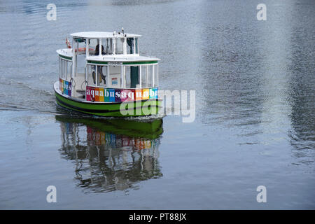 Aquabus piede traghetto passeggero , False Creek, Vancouver, Canada Foto Stock