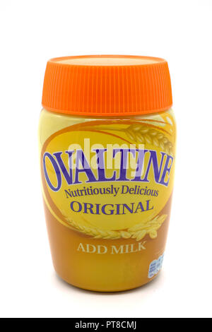 Largs, Scozia - Ottobre 04, 2018: Ovaltine marca bevanda di latte in plastica riciclabile in linea con gli attuali orientamenti del Regno Unito. Foto Stock