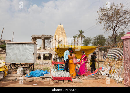 Le bancarelle del mercato, Hampi, Karnataka, India Foto Stock