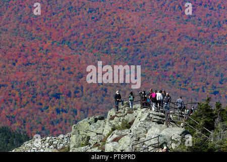 La gente sulla scia del vertice, Whiteface Mountain, Adirondacks, New York, Stati Uniti d'America Foto Stock