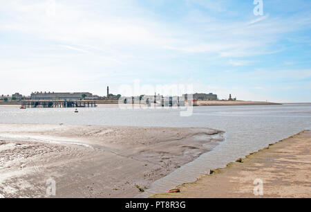 Vista di Fleetwood dal Knott fine sul mare guardando attraverso il fiume Wyre estuary Lancasjire England Regno Unito Foto Stock