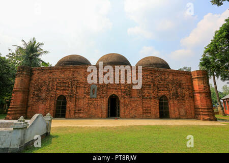 La Moschea Kherua (1582) a Sherpur. Bogra, Bangladesh. Foto Stock