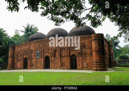 La Moschea Kherua (1582) a Sherpur. Bogra, Bangladesh. Foto Stock