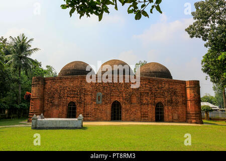 La Moschea Kherua (1582) a Sherpur. Bogra, Bangladesh. Foto Stock