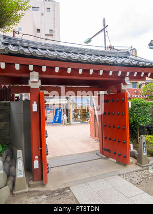 Tokyo, Giappone - 11 Settembre 2018: Awashimado hall di Sensoji a Tokyo. Si tratta di un antico tempio buddista situato nel Tempio di Asakusa. Foto Stock