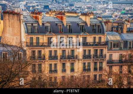 Edificio tradizionale a Parigi, Francia Foto Stock