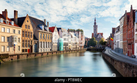 Canali di Bruges, Belgio al tramonto Foto Stock