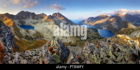 Verticale di montagna al tramonto panorama dal picco Hladky stit, Slovacchia Foto Stock