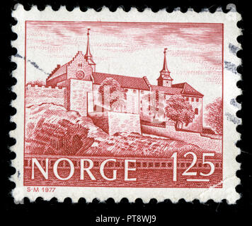 Con timbro postale timbro dalla Norvegia nella serie di edifici pubblicato nel 1977 Foto Stock