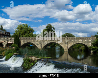 Batheaston pedaggio ponte che attraversa il fiume Avon a Bathampton, bagno, Somerset, Inghilterra, Regno Unito Foto Stock