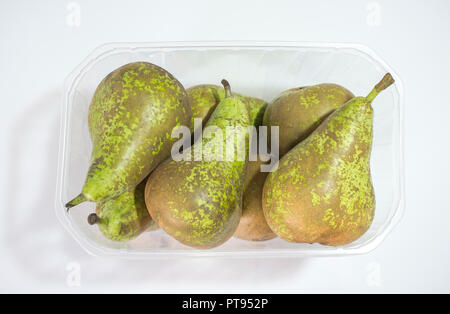 Pere conferenza sul loro imballaggio in plastica. Scoperto Foto Stock