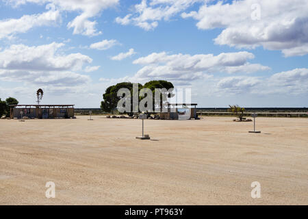 Svuotare caravan park a Nullarbor Roadhouse Sud Australia Foto Stock