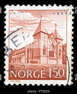 Con timbro postale timbro dalla Norvegia serie edifici rilasciato in 1981 Foto Stock