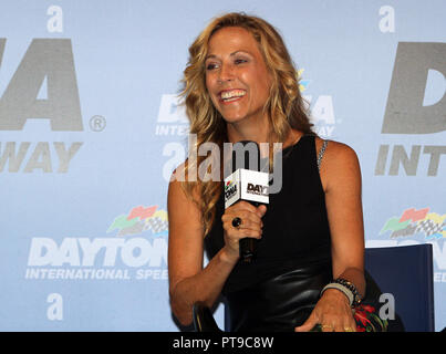 Sheryl Crow ad una pre gara conferenza stampa prima della NASCAR Sprint Cup Series Coke Zero 400, al Daytona International Speedway di Daytona, Florida il 6 luglio 2013. Foto Stock